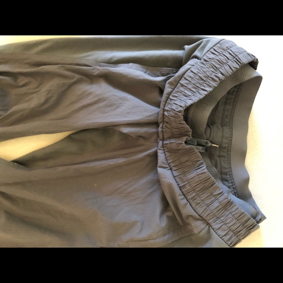 Lululemon woman’s jogger/parachute pants - Picture 3 of 6